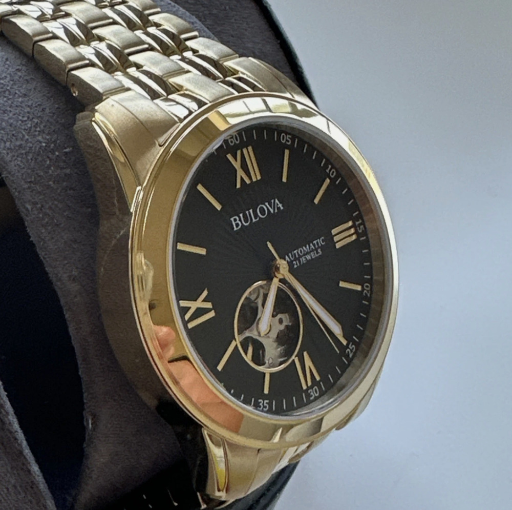 Bulova 97A132 WristwatchBulova Men's 97A132 Automatic Gold-Tone Bracelet